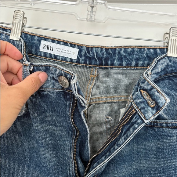 ZARA MOM FIT HIGH-WAIST JEANS - Picture 7 of 8